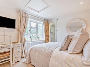 Free WiFi, bed sheets - 2 Bed in Cheltenham (oc-92086) (Lower Swell)
