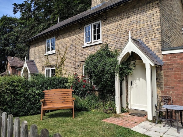 Exterior - 2 Bed in Alford (oc-92252) (Rigsby)