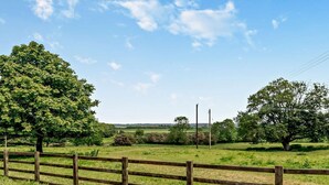 A rural landscape with a wooden fence, trees, and open fields. - 2 Bed in Alford (oc-92252) (Rigsby)