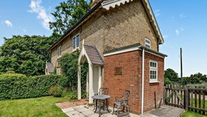 A brick cottage with a patio, two metal chairs, and a small table. - 2 Bed in Alford (oc-92252) (Rigsby)