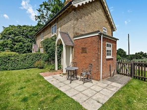 Outdoor dining - 2 Bed in Alford (oc-92252) (Rigsby)