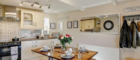 Oven, dishwasher, cookware/dishes/utensils