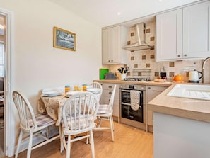 Oven, dishwasher, high chair, cookware/dishes/utensils - 1 Bed in Keswick (oc-92353) (Keswick)