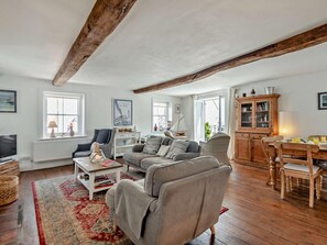 TV, fireplace - 2 Bed in Lymington (oc-92141) (Lymington)