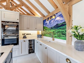 Microwave, oven, dishwasher, high chair - 3 Bed in Buxton (oc-92127) (Tunstead)