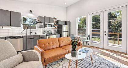 Sleeps 12 / Two Homes For Large Groups
Game Day Get-away and
Clear Creek Retreat