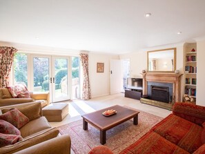 TV, fireplace - 3 Bed in Dorchester (oc-92343) (Higher Wraxall)