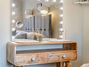 Iron/ironing board, travel crib, free WiFi, bed sheets - 3 Bed in Brecon (oc-92341) (Brecon)