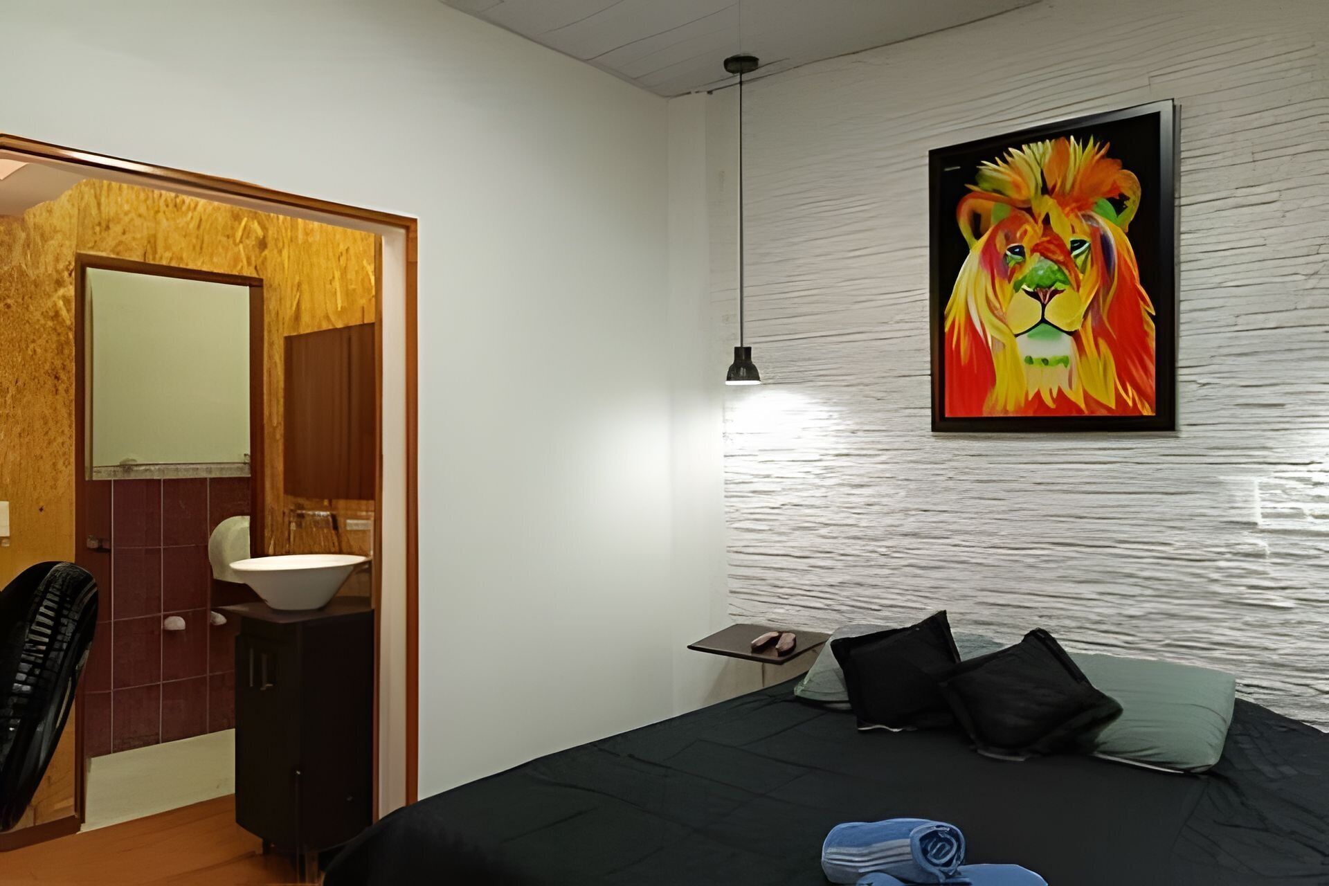 Eenvoudig appartement | Verduisterende gordijnen, een strijkplank/strijkijzer, gratis wifi