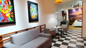 Basic Apartment | Living area