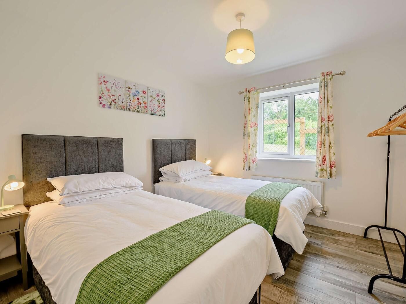 2 bedrooms, travel cot, free WiFi, bed sheets