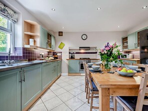 Oven, dishwasher, cookware/dishes/utensils - 3 Bed in Carmarthen (oc-92116) (Gwernogle)