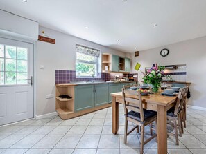 Oven, dishwasher, cookware/dishes/utensils - 3 Bed in Carmarthen (oc-92116) (Gwernogle)