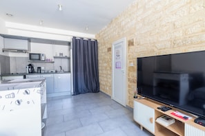 Coffee/tea maker, fridge, microwave, stovetop - Le Palavas - Wifi - TV (Montpellier)