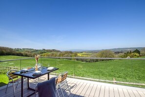 Outdoor dining - 2 Bed in Bromyard (oc-91816) (Collington)