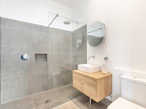 Bathroom - 2 Bed in Bromyard (oc-91816) (Collington)
