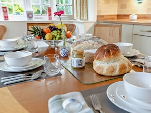 A breakfast setting with bread, a fruit bowl, and a jar of jam on a table. - 2 Bed in South Petherton (oc-91952) (South Petherton)