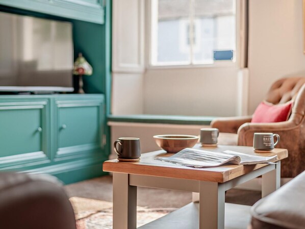 TV, fireplace - 4 Bed in Cockermouth (oc-92181) (Cockermouth)