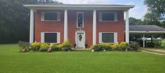 The Madison
2 story colonial style home built in 1978, with my father's own hand