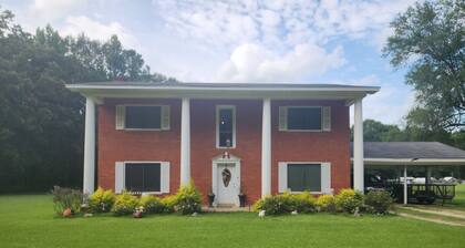 The Madison
2 story colonial style home built in 1978, with my father's own hand