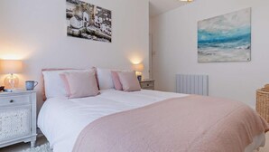 1 soverom, strykejern/-brett, reiseseng for barn og wi-fi (inkludert)