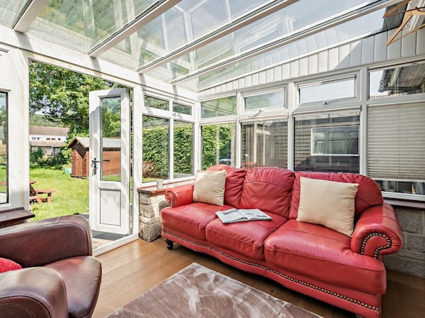 Living area - 2 Bed in Bakewell (oc-92470) (Bakewell)
