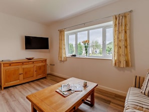 Living area - 2 Bed in Aberystwyth (oc-92468) (Pontarfynach)