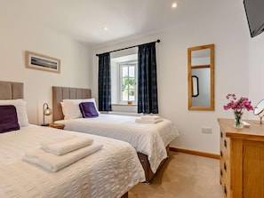 Travel cot, free WiFi, bed sheets - 2 Bed in Liskeard (oc-92595) (Saint Neot)