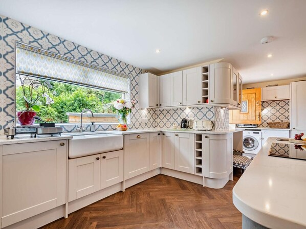 Private kitchen - 4 Bed in Caldicot (oc-92583) (Penhow)