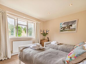 Room - 4 Bed in Caldicot (oc-92583) (Penhow)
