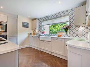 Private kitchen - 4 Bed in Caldicot (oc-92583) (Penhow)