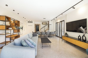 Living area - Spectacular 4BR Duplex Facing Old City and Mamilla (Jerusalem)