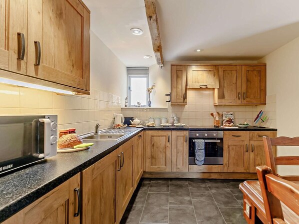 Private kitchen - 2 Bed in Launceston (oc-92552) (Saint Giles on the Heath)