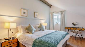 4 bedrooms, travel cot, free WiFi, bed sheets