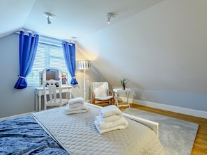 Travel cot, free WiFi, bed sheets - 2 Bed in Poole (oc-92578) (Poole)