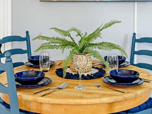 Dining - 2 Bed in Poole (oc-92578) (Poole)