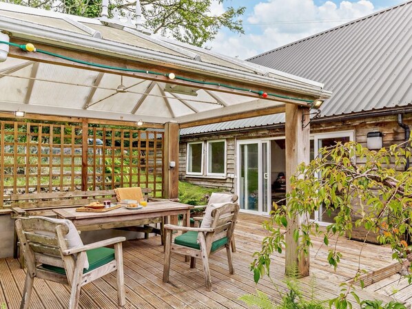 Outdoor dining - 4 Bed in Tavistock (oc-92491) (Gulworthy)