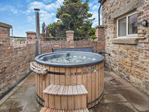 Terrace/patio - 4 Bed in Mold (oc-92663) (Treuddyn)