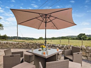 Outdoor dining - 4 Bed in Mold (oc-92663) (Treuddyn)