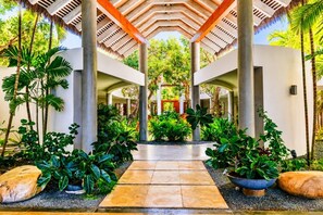 Property grounds - Golf Founders 28 with 8 bedrooms and full staff (Punta Cana)