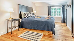 A bedroom with a bed, bedside tables, a window with curtains, and a wooden floor. - 2 Bed in Driffield (oc-93140) (Langtoft)