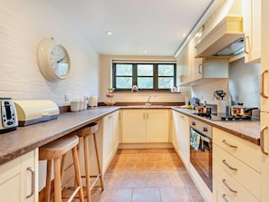 Microwave, oven, dishwasher, high chair - 1 Bed in Southampton (oc-92943) (Holbury)