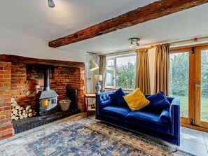 Fireplace - 3 Bed in Pershore (oc-92975) (Eckington)