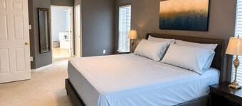 Spacious 5-bedroom house in pleasant Chesterfield with AC