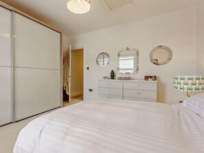 3 bedrooms, WiFi (free), bed sheets - 3 Bed in Cowes (oc-92719) (Cowes)