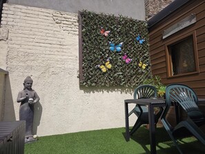 Outdoor dining - Vrbo Property (Cambrai)