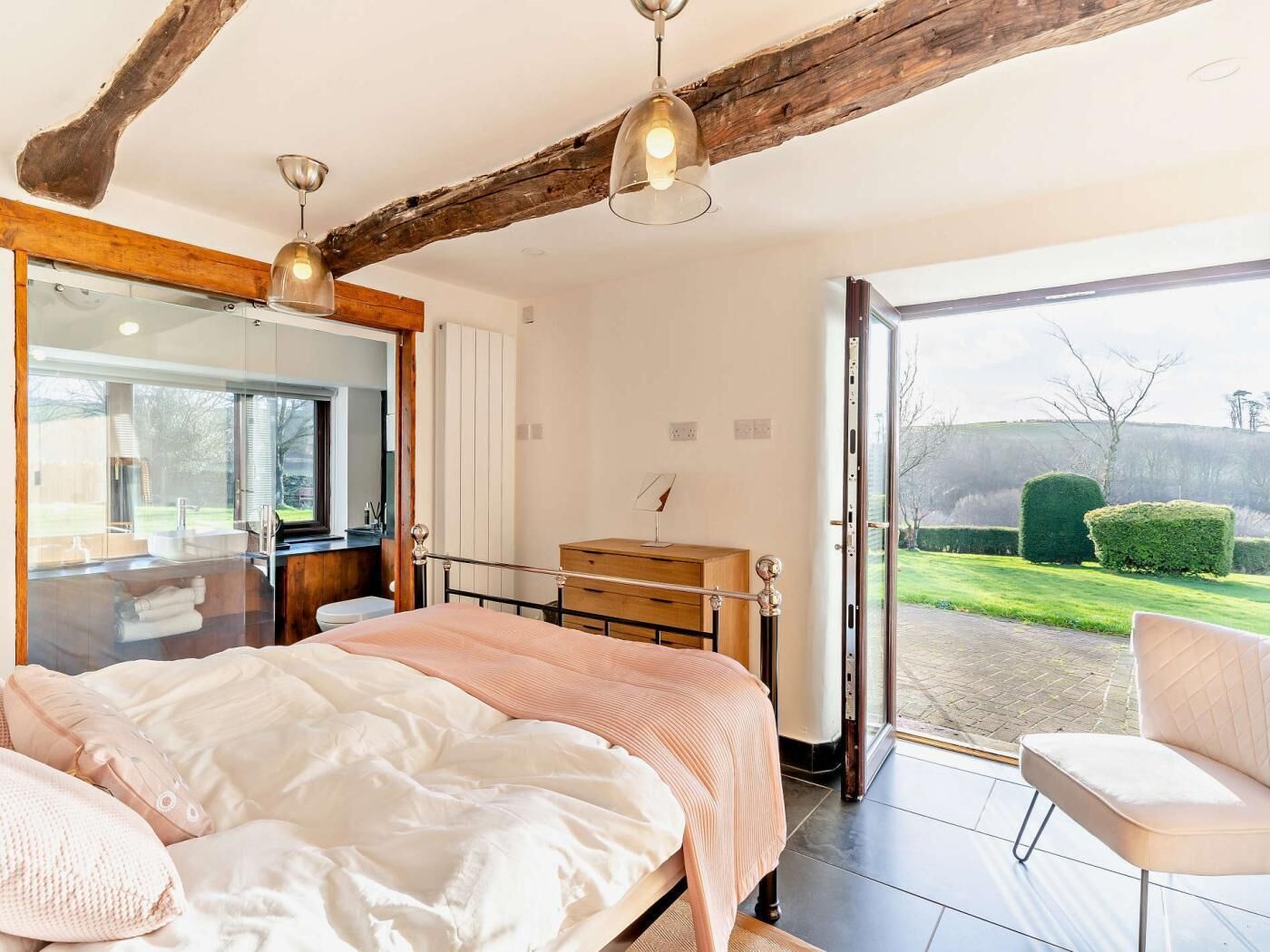 5 bedrooms, travel cot, free WiFi, bed sheets