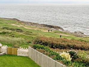 Property grounds - 4 Bed in Bridgend (oc-92972) (Ogmore-by-Sea)