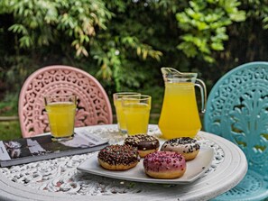 Outdoor dining - 2 Bed in St. Leonards-on-sea (oc-92951) (Hastings)