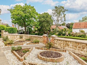 Property grounds - 2 Bed in Harrogate (oc-92721) (Bishop Monkton)